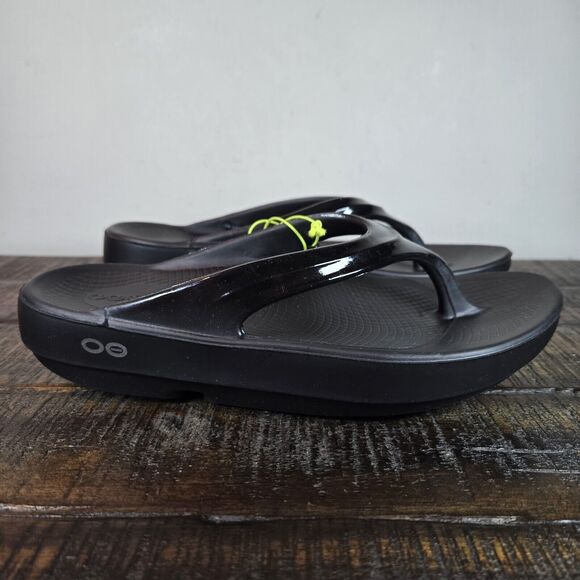 OOFOS Black Sandals - Picture 1 of 12